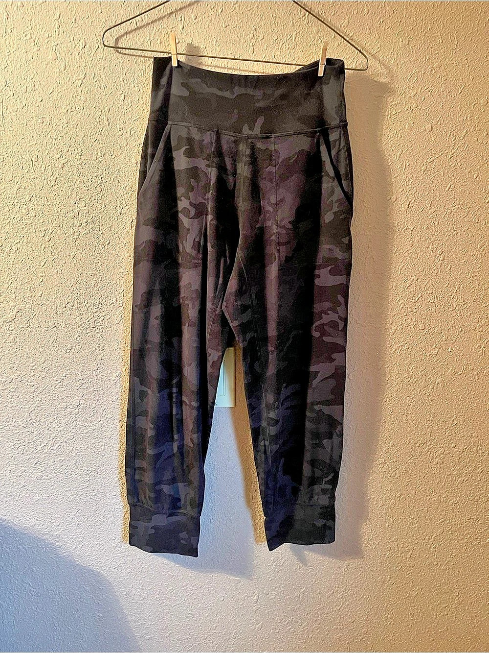 Lululemon women’s  Camo Align Joggers Athletic Size 4 Athletic workout gym